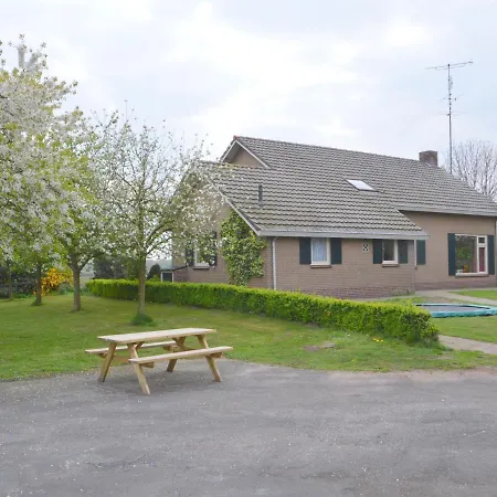 Cosy With Pet Friendly Garden Holiday home