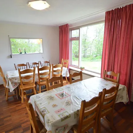 Cosy With Pet Friendly Garden Holiday home